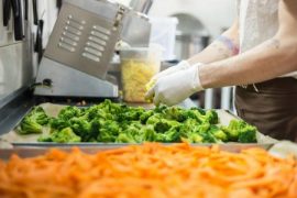 Addetto che manipola alimenti, corso e aggiornamento